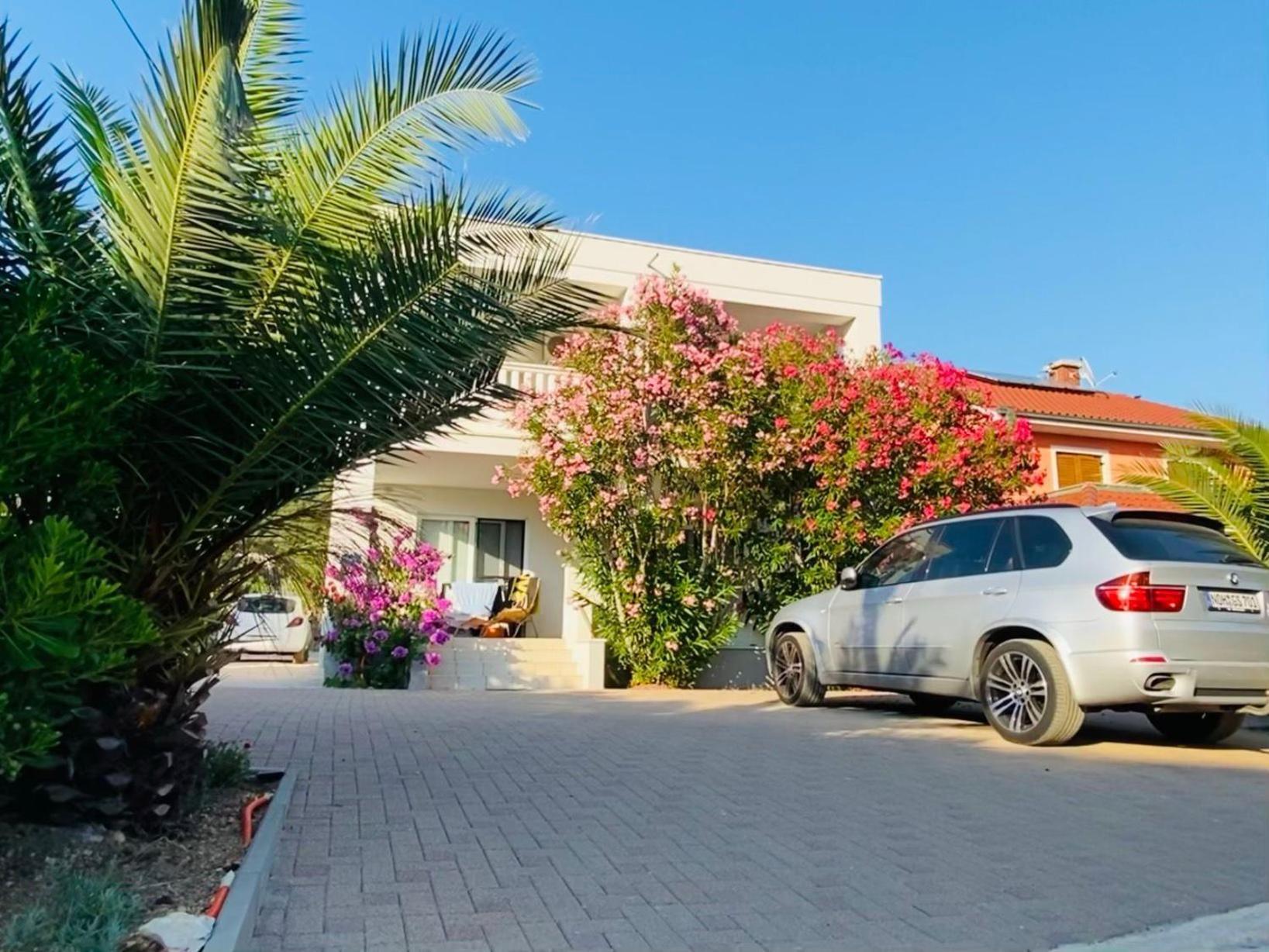 Mr. Hall Apartments Barbat na Rabu Экстерьер фото