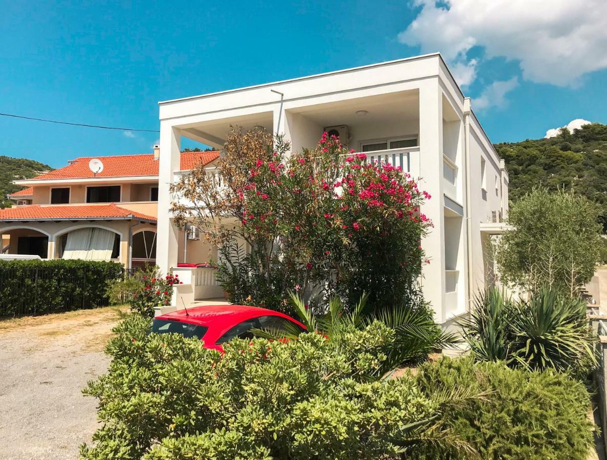 Mr. Hall Apartments Barbat na Rabu Экстерьер фото
