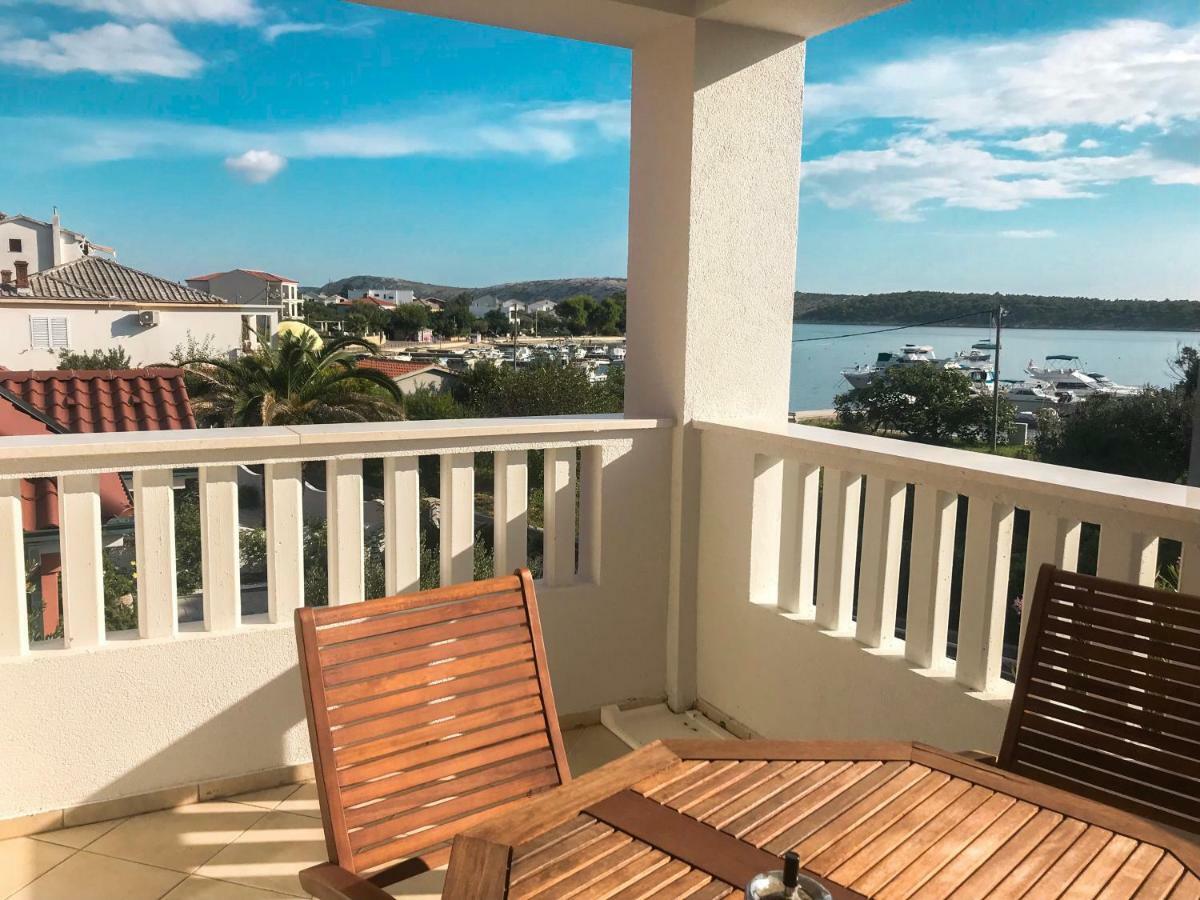 Mr. Hall Apartments Barbat na Rabu Экстерьер фото
