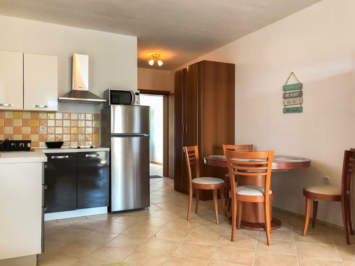 Mr. Hall Apartments Barbat na Rabu Экстерьер фото