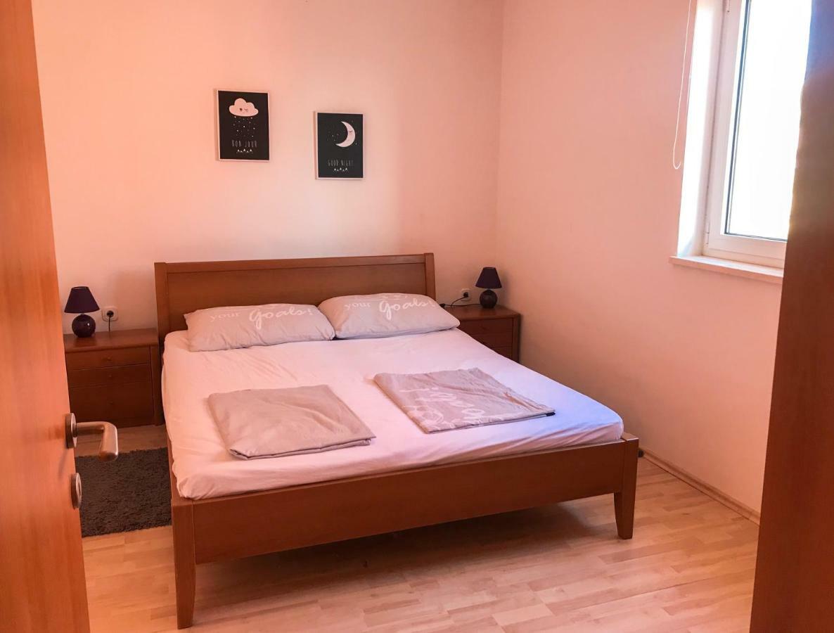 Mr. Hall Apartments Barbat na Rabu Экстерьер фото