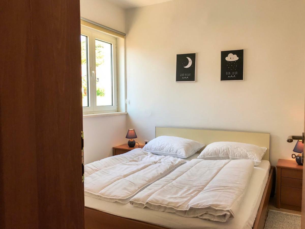 Mr. Hall Apartments Barbat na Rabu Экстерьер фото